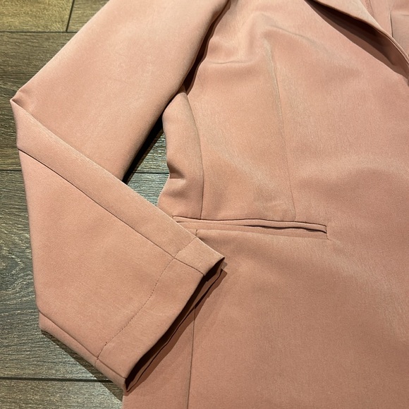 Women's Relaxed Fit Blazer in Blush Pink│Size Medium - Picture 9 of 14